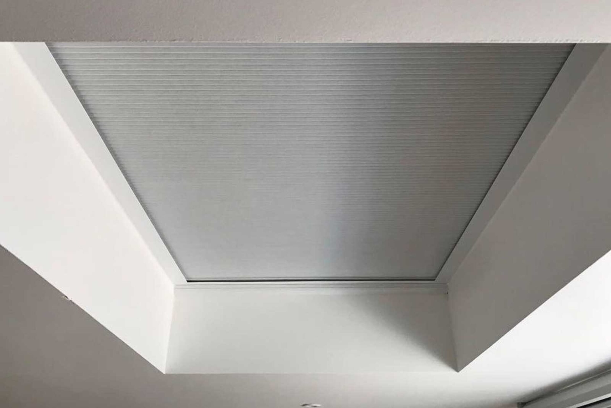 electric-skylight-blinds-interior-image-3