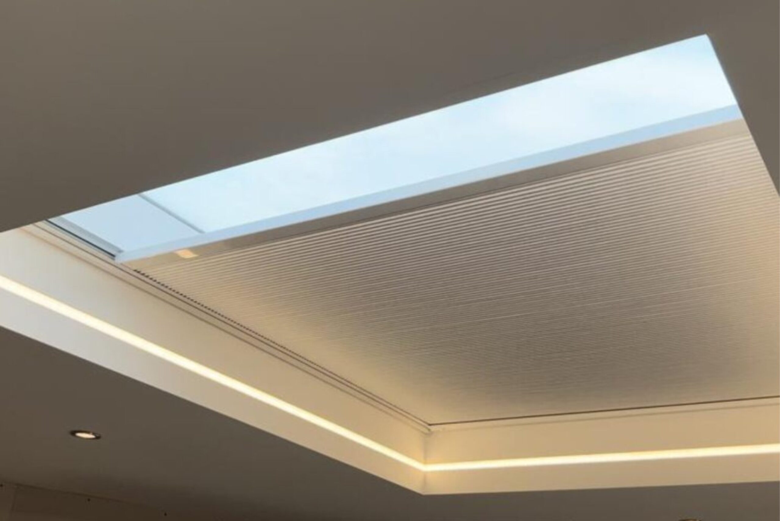 electric-skylight-blinds-interior-shopping-image